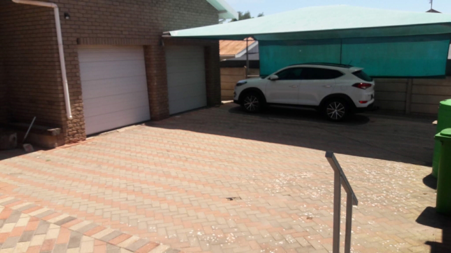 4 Bedroom Property for Sale in Middedorp Western Cape
